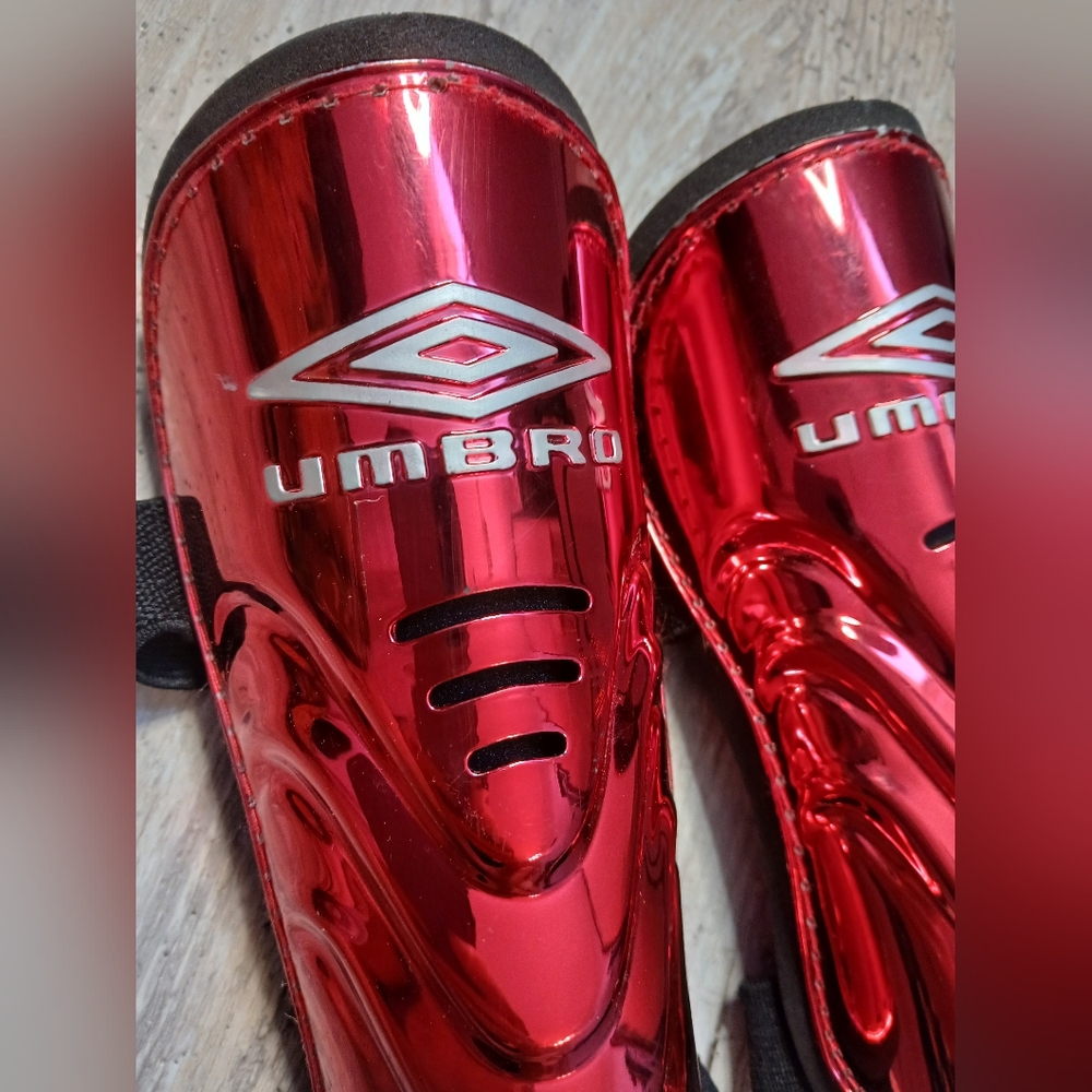 Umbro Libero Red Chrome Kids Soccer Shin Guard - Picture 2 of 5